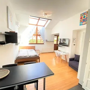  Apartment Black Eagle