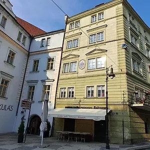  Apartment At The Blue Lion & Parking Assistance