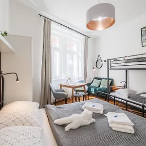  Apartment Bright Downtown
